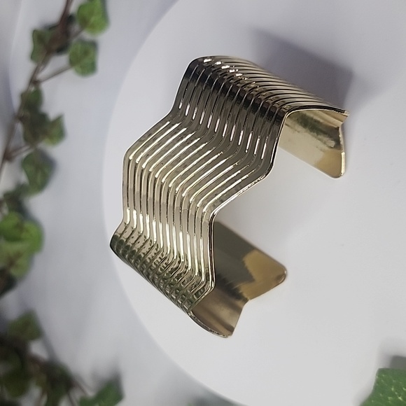 Gold Open Cuff Bracelet Zig Zag Abstract New - Picture 5 of 8